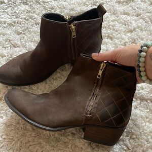 Steve Madden booties Sz 8